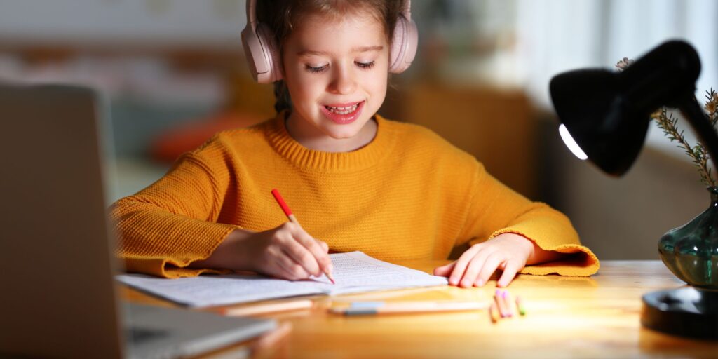 How Do EIW's Writing Programs Develop Critical Thinking Skills in Kids? 1 How Do EIWs Writing Programs Hero Image